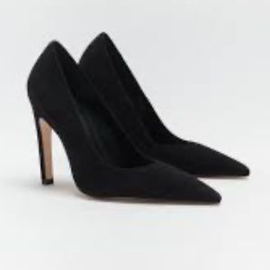 Good American Suede Classic Pumps